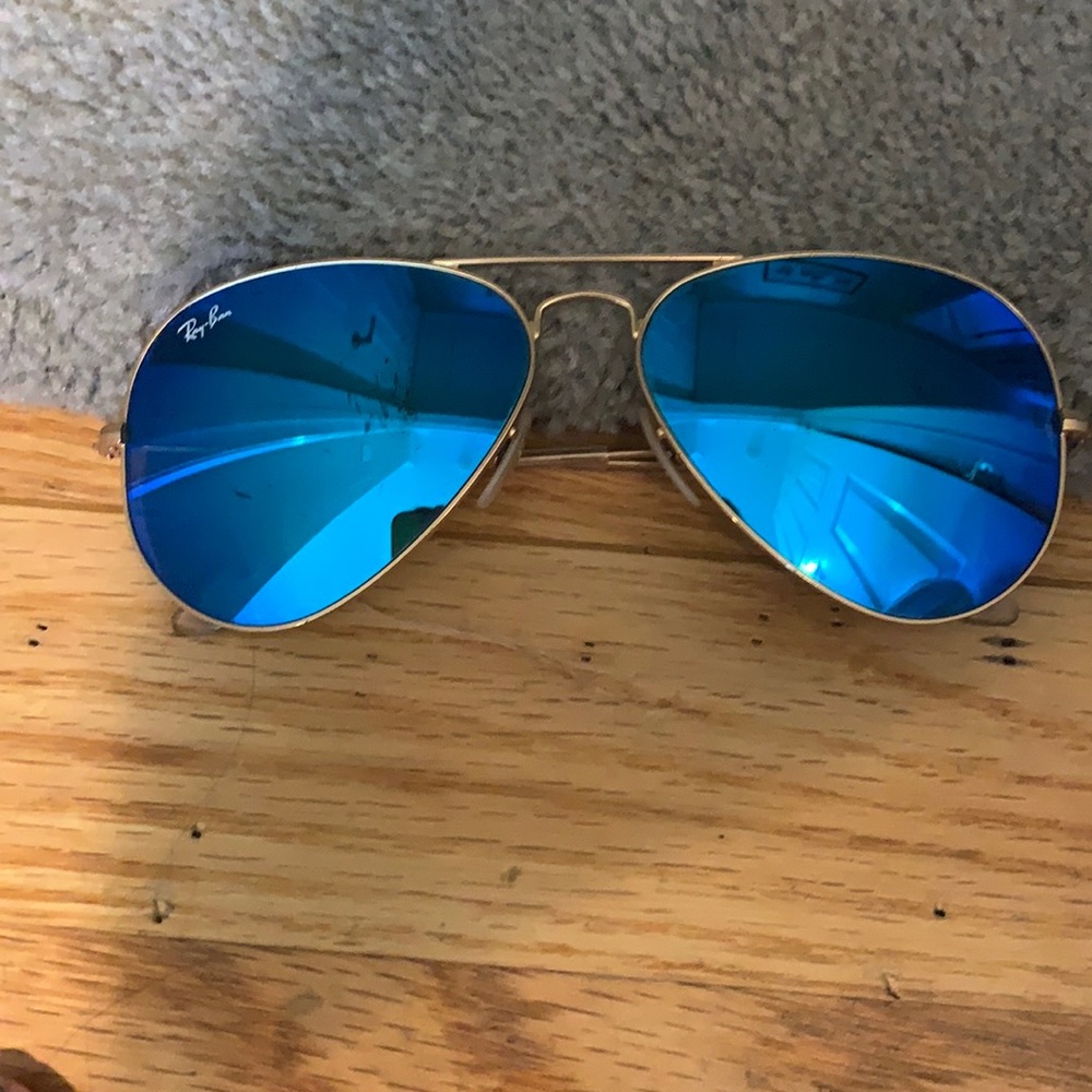 blue ray ban aviators